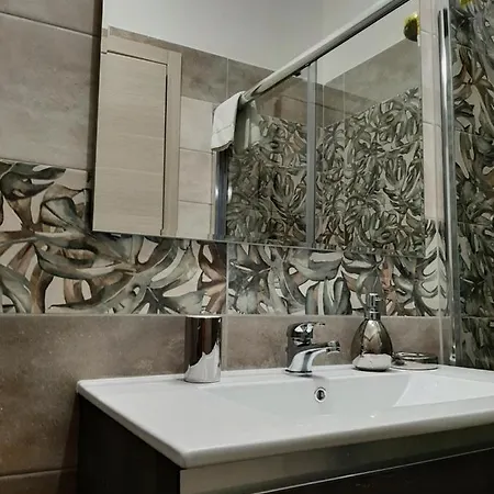 Alecatia 2 アパート *